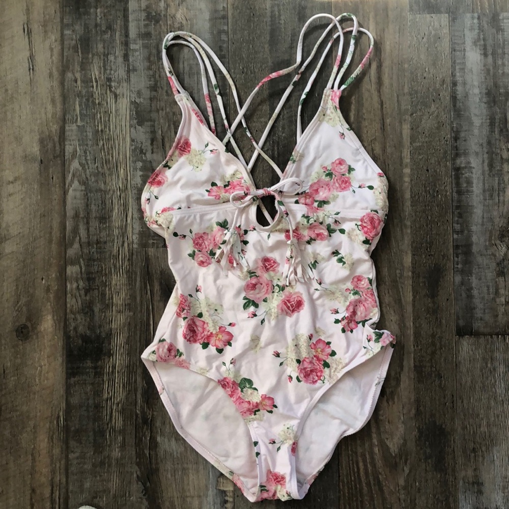 CIKADA Australia one piece US size 4